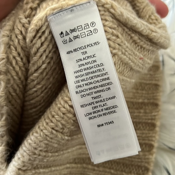 Cupcakes & Cashmere very soft turtleneck Long sleeve Sweater. Size M, NWT - Picture 8 of 8